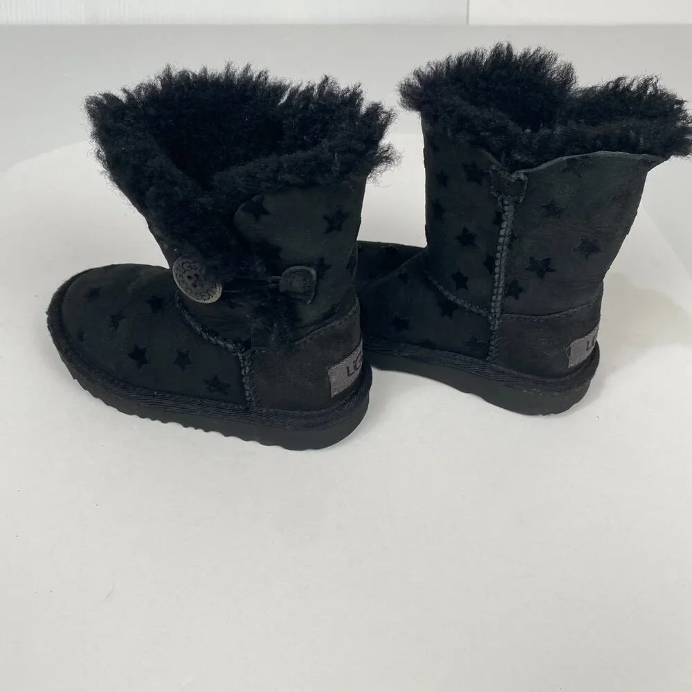 UGG‎ Kid’s Classic Boots Black Star Pattern Size 8 Girls Winter Snow Comfort